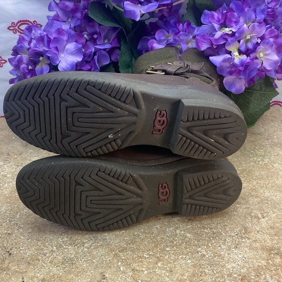 Ugg boots SZ 7 - Picture 5 of 7